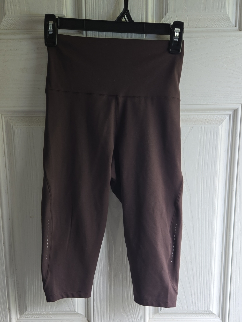 NWT Marika Brown High-Waisted Capri Workout Leggings with Zipper Pocket